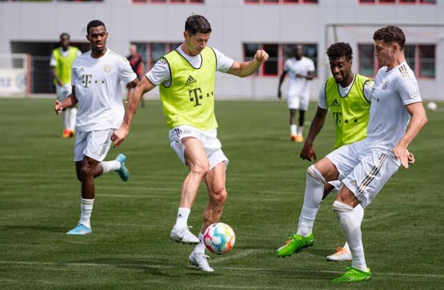 皇冠-德利赫特“助攻”!拜仁放行莱万,格纳布里续约留队